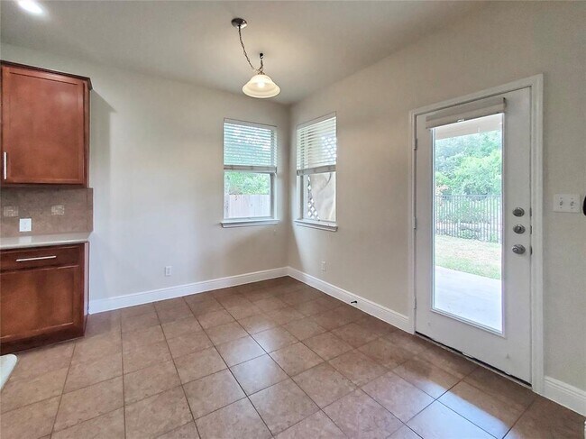 Building Photo - 14829 Fernhill Dr