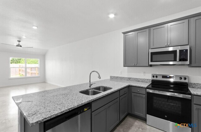 Building Photo - 911 Sevenleaf Ln