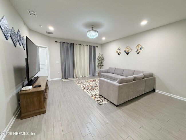 Building Photo - 70 Golden Fern Dr