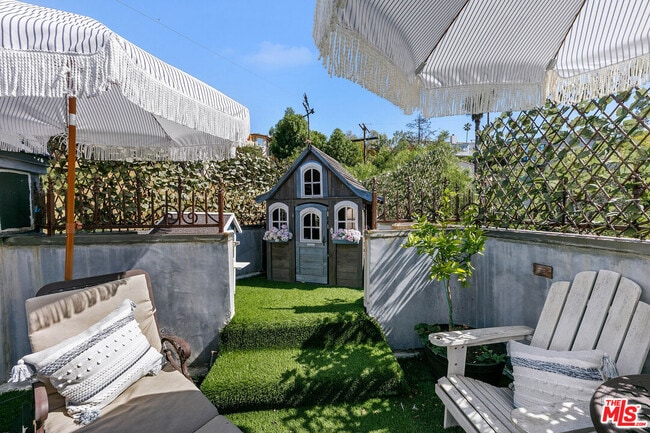 Building Photo - 2851 Seabreeze Dr