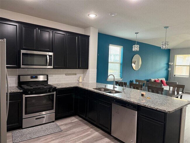 Building Photo - 6017 Teodoro Bend