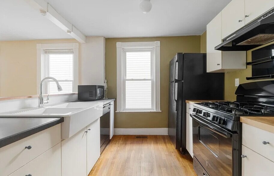 Building Photo - 21 Florence St