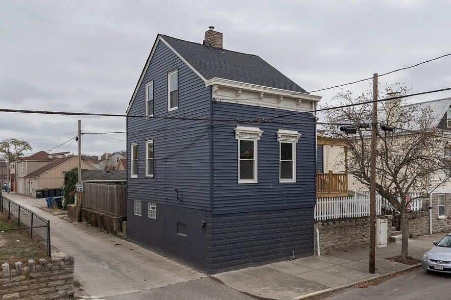 Building Photo - 247 Taylor Ave