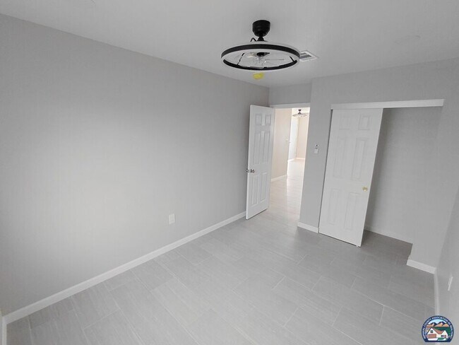 Building Photo - 510 Encinas Ave