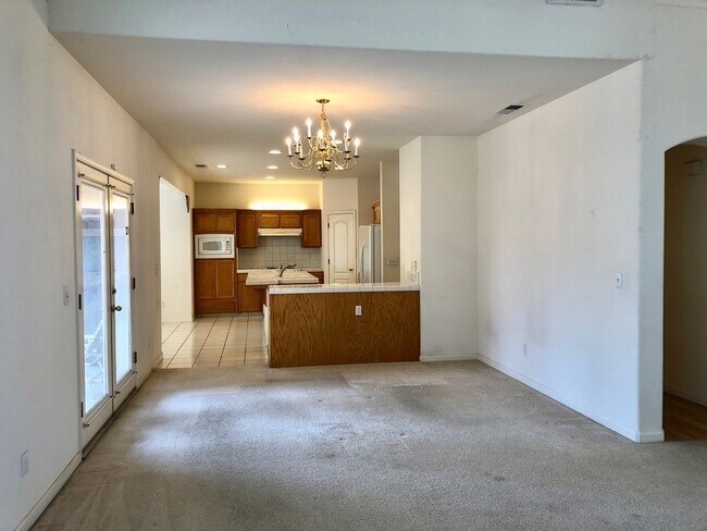 Building Photo - $2,595 Bullard & Polk, 4 Bedroom Home - W. Roberts Ave, Fresno