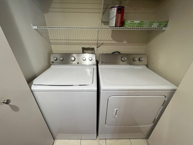 Building Photo - Audubon Park 2/2 Corner Unit Villa with La...