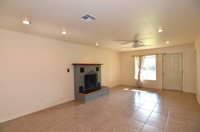 Building Photo - 182 Patten Dr