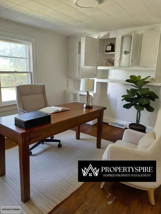 Building Photo - Charming 3 Bed 2 Bath Room Home In Salisbu...