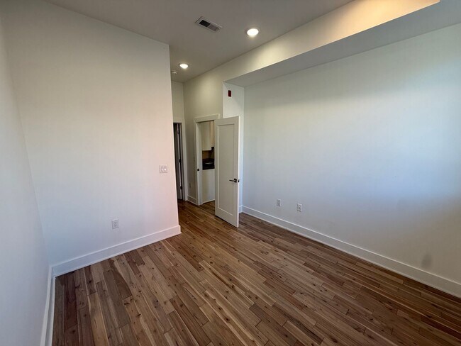 Building Photo - 1433 Brown St