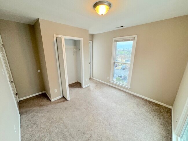 Building Photo - 1003 Green St