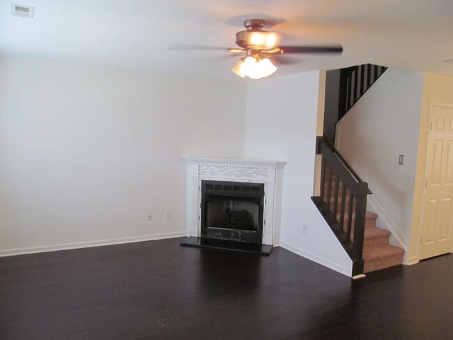 Building Photo - Greensboro Wendover area.