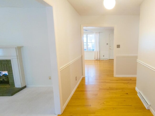 Building Photo - 122 Maxwell Dr