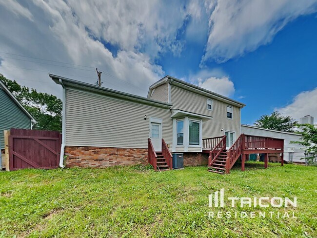 Building Photo - 5029 English Village Dr