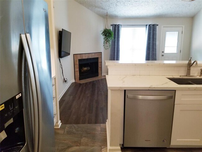 Building Photo - 3727 Westheimer Pl Dr