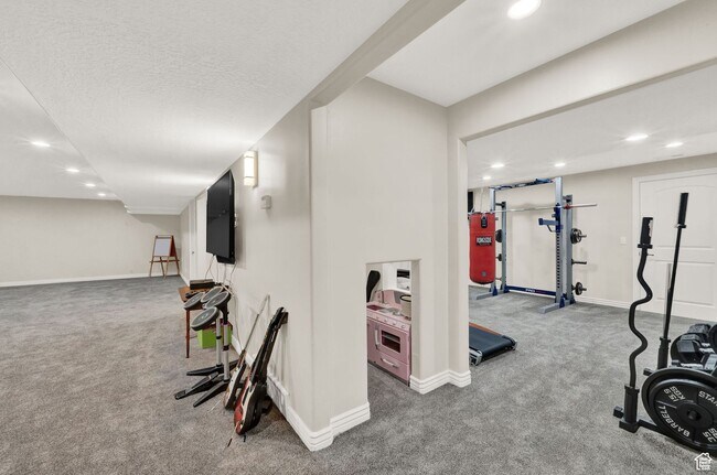 Building Photo - 1693 Crimson Oak Dr