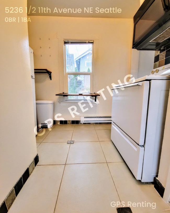 Building Photo - 5236 1/2 11th Avenue NE-