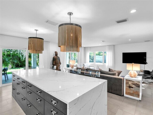 Building Photo - 4021 21st Ave N