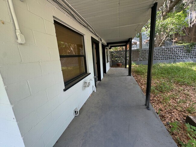 Building Photo - 6/3 within Walking Distance to Campus!!