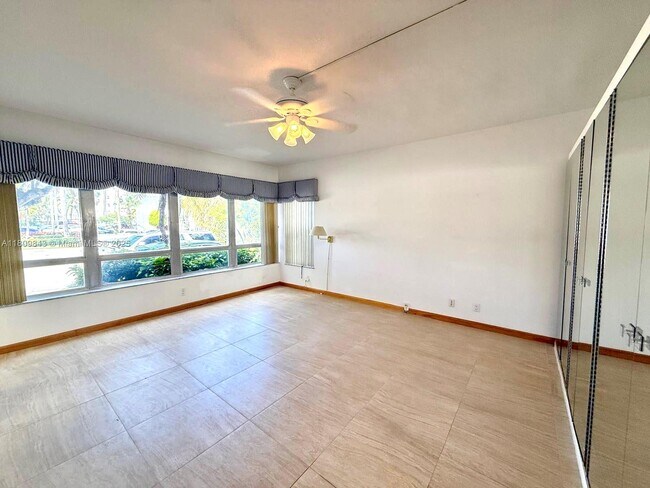Building Photo - 9200 W Bay Harbor Dr