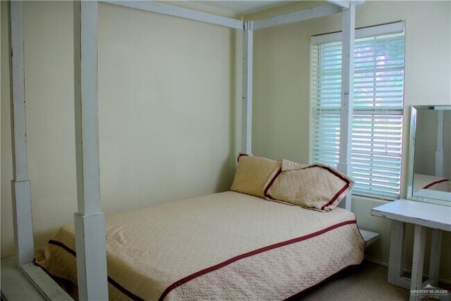 Building Photo - 22 Sabrina Dr