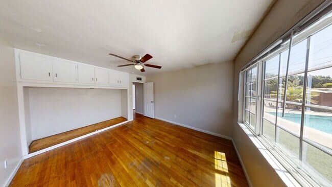 Building Photo - 4BD/2BA, POOL!!