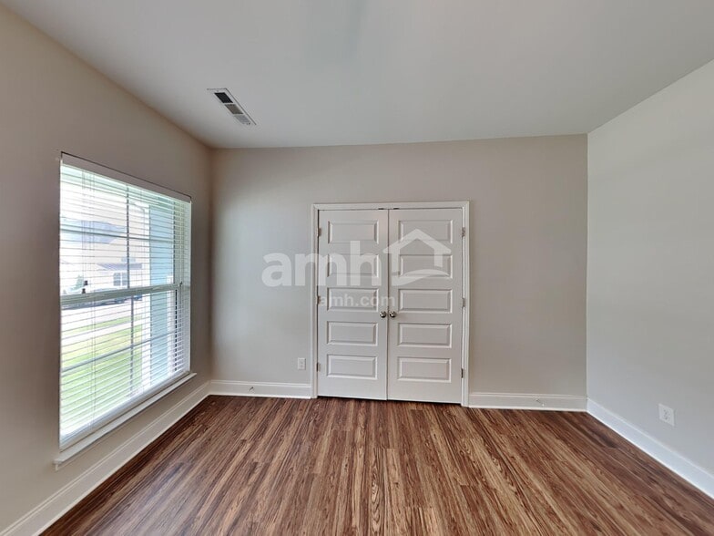 Building Photo - 5351 Tupelo St