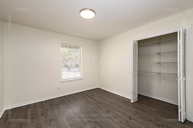 Building Photo - Sweet Cottage-esque 3-Bed 2-Bath in Daphne!