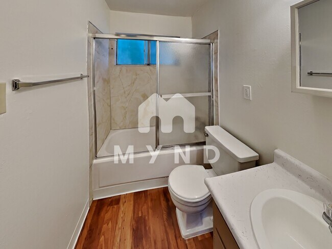 Building Photo - 2418 T St Apt 5