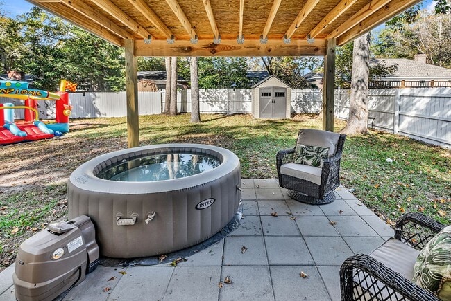 Building Photo - 2408 Causey Dr