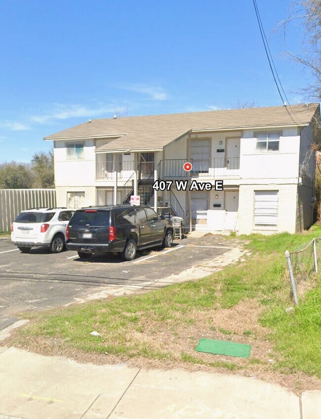 Primary Photo - 407 W AVENUE E.