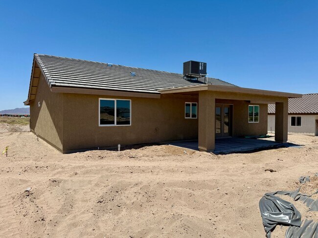 Building Photo - Brand New home in Wellton - 3 Bedrooms 2 Bath