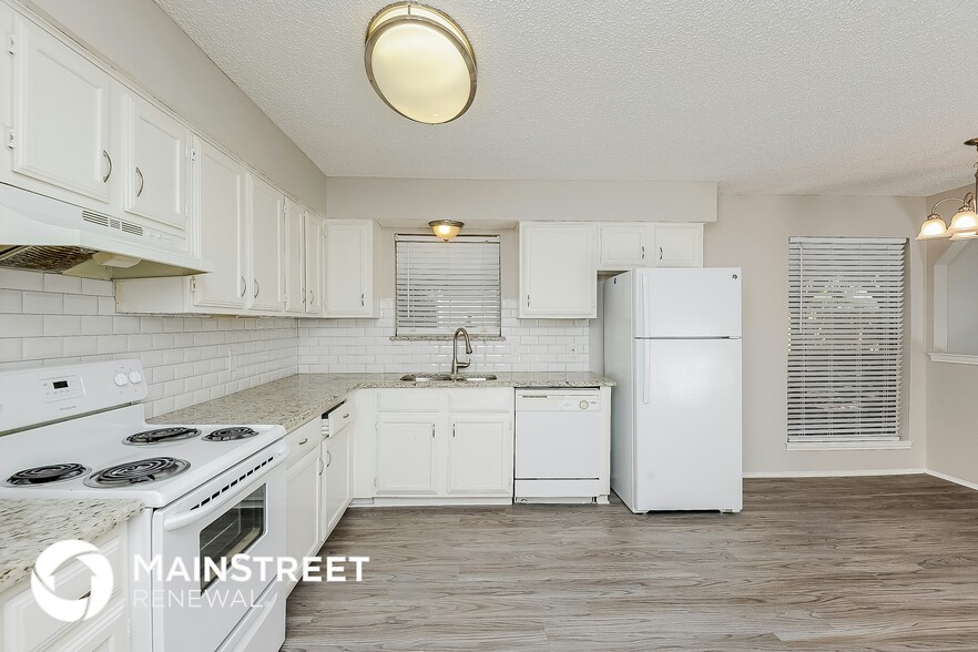 Building Photo - 6400 Rock Springs Dr
