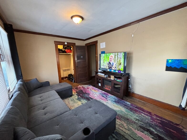 Walk-In Closet - 405 N Salisbury St