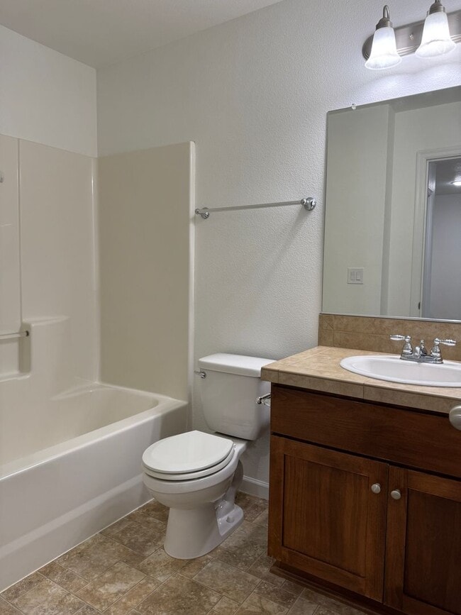 Building Photo - 3 Bedrooms | 2.5 Bathrooms | 1-Car Garage