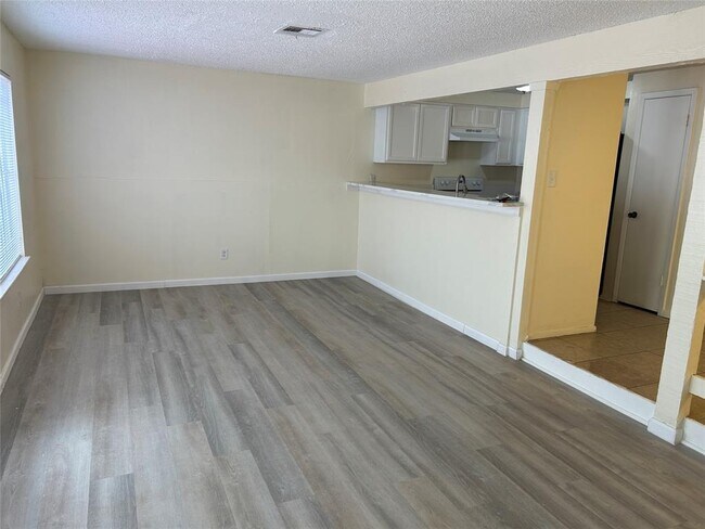 Building Photo - 12560 Newbrook Dr