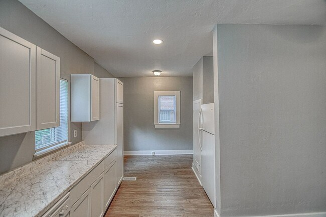 Building Photo - Newly Remodeled Campus Property! Lawn Care Included!