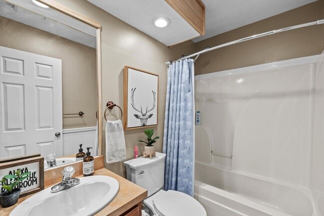 Building Photo - 358 Juniper Ct