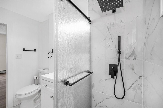 Building Photo - 220 Concord St