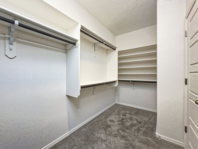 Building Photo - Newer Home in Mountain Hawk