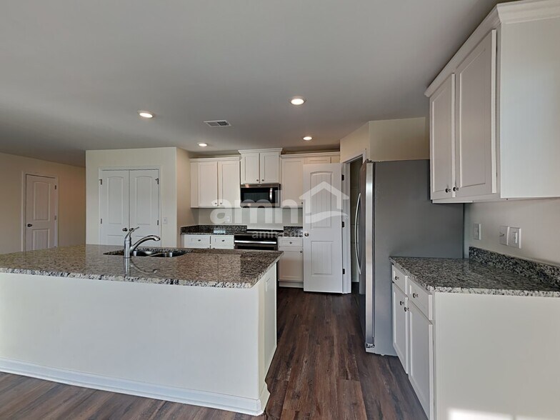 Building Photo - 6046 Mason Tucker Dr