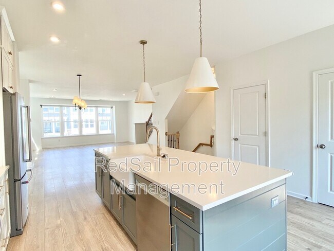 Building Photo - 1575 Green Hill St