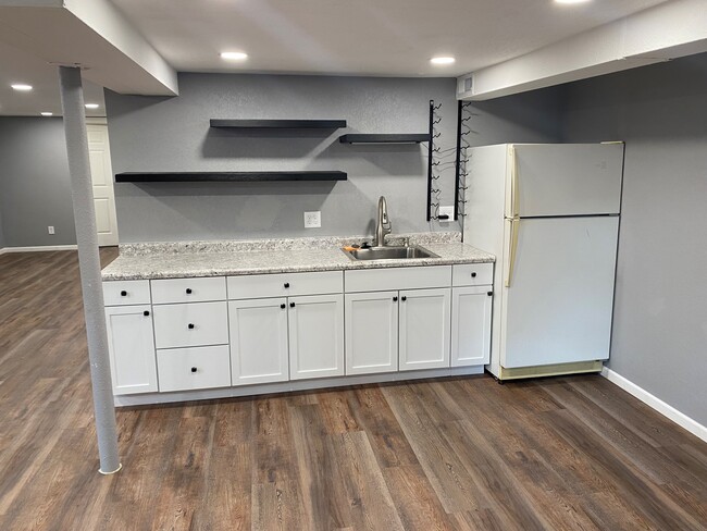 WET BAR IN REC ROOM - 2909 Sussex Ln