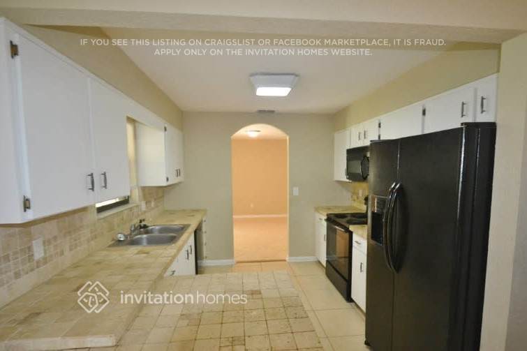 Building Photo - 885 Rayston St