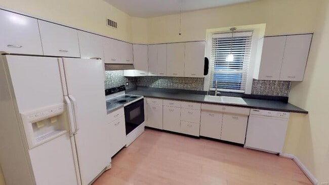 Building Photo - Fantastic 2bd/1ba home! Coming soon!