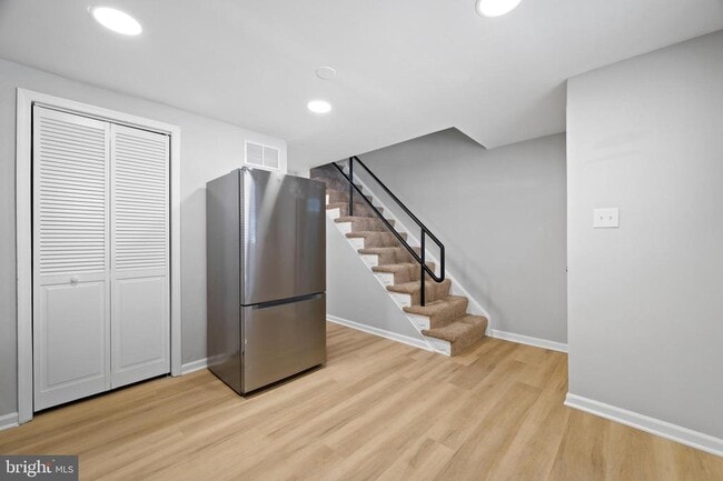 Building Photo - 817 5th St