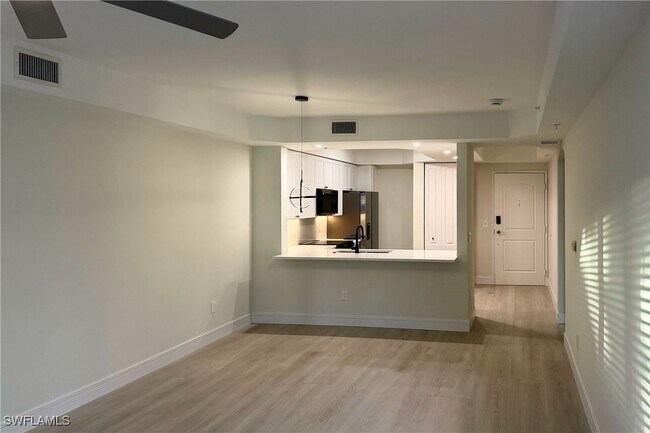 Building Photo - 1100 Pine Ridge Rd