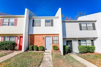 Building Photo - WILLIAMSBURG 2 Bedroom 1.5 Bath Townhome