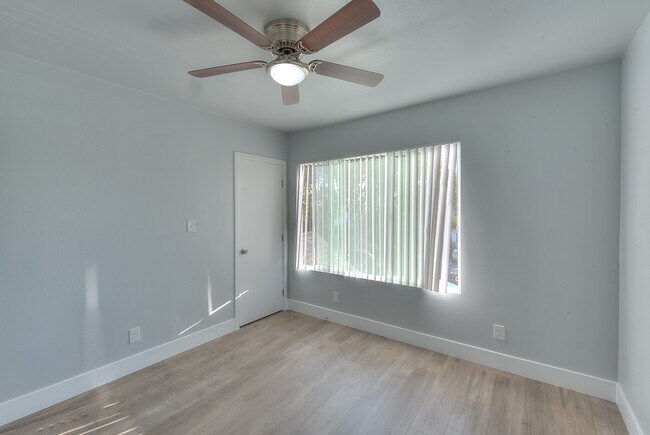 Building Photo - 4286 S Hobart Blvd