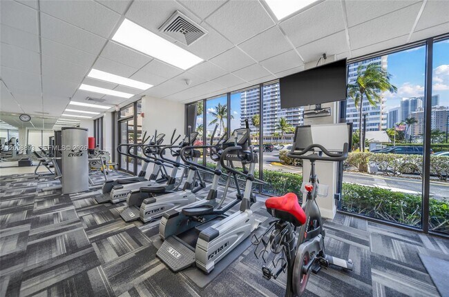 Building Photo - 2049 S Ocean Dr