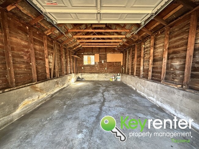Building Photo - Charming 2-Bedroom Home with Modern Upgrad...